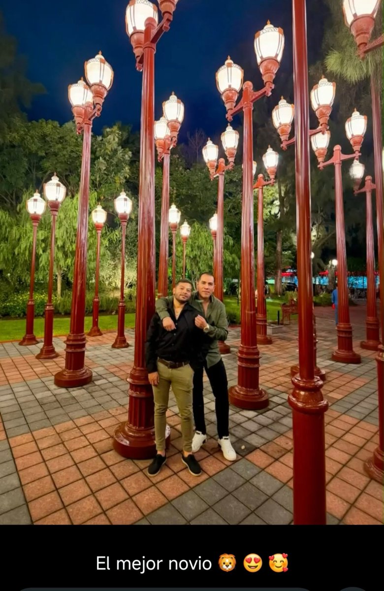 Nutgymbro's tweet photo. Que triste estar enamorado y presumas a tu novio en todas las redes sociales y resulta que el novio de camisa azul chaparrito , anda en grindr en incógnito queriendo verga .Pero que se puede esperar si su anterior pareja lo dejo por lo mismo @Grindr https://t.co/L5BSExjQuK