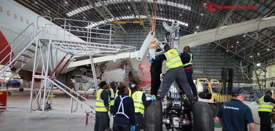 africaupdates's tweet photo. Kenya🇰🇪 Airways✈️ Reaches New Milestone in Its Engineering &amp; Maintenance Operations with the Successful Completion of Its First-Ever Boeing 787 Dreamliner Landing Gear Replacement. @KenyaAirways https://t.co/WOHpGUfUfQ https://t.co/LXhBWFeOKg