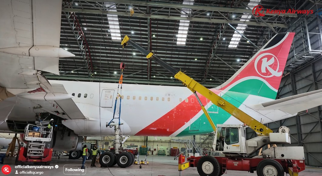 africaupdates's tweet photo. Kenya🇰🇪 Airways✈️ Reaches New Milestone in Its Engineering &amp; Maintenance Operations with the Successful Completion of Its First-Ever Boeing 787 Dreamliner Landing Gear Replacement. @KenyaAirways https://t.co/WOHpGUfUfQ https://t.co/LXhBWFeOKg