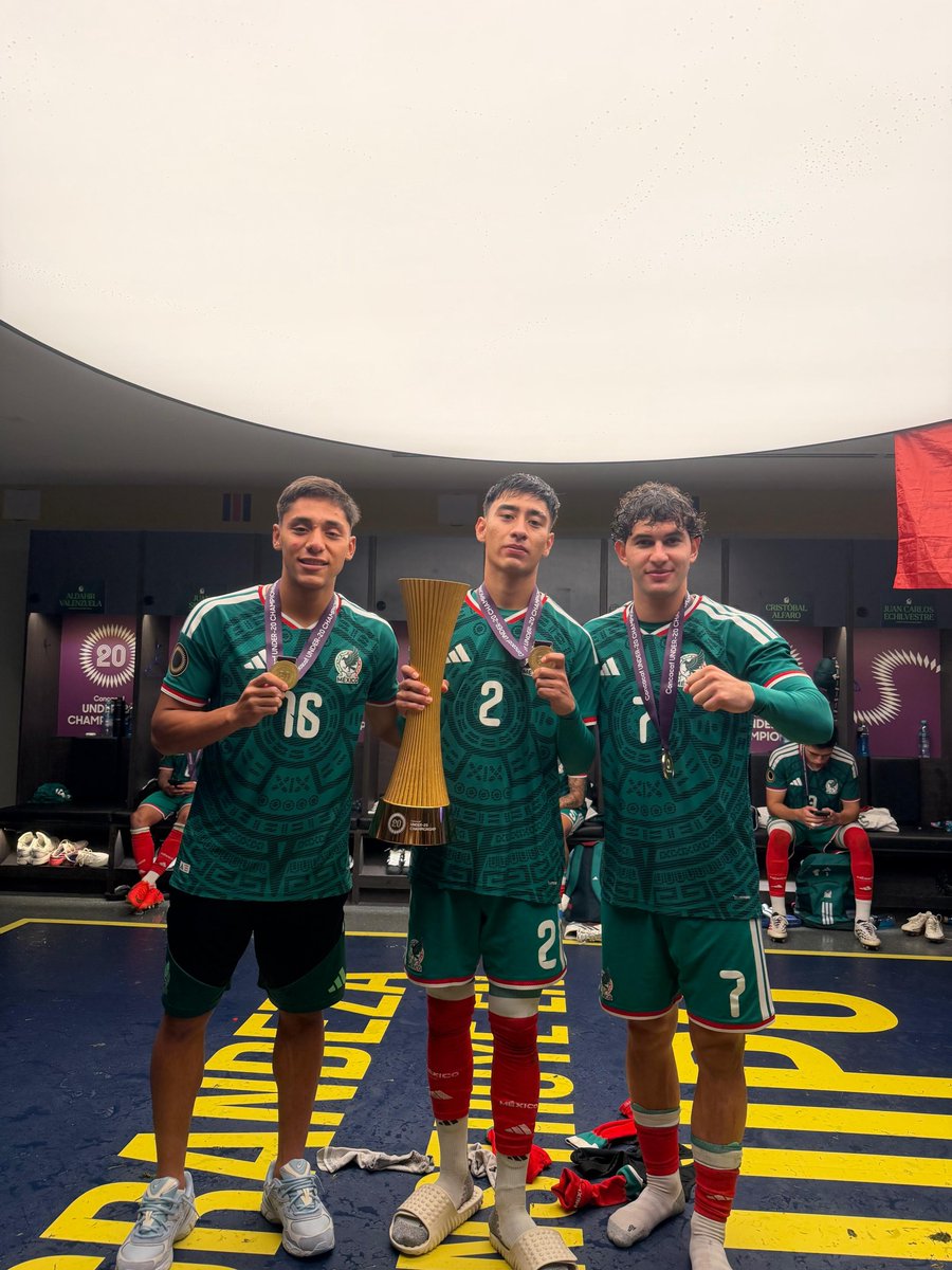 ClubSantos's tweet photo. ¡MÉXICO SE CORONA EN EL CAMPEONATO SUB 20 DE CONCACAF! 🇲🇽🏆

Con destacada participación de nuestros canteranos Guerreros, México conquista el título y vuelve a demostrar el talento de su nueva generación. 🇳🇬⚔️

¡Enhorabuena, Guerreros! 👊

📰: https://t.co/WiQ61WH61L https://t.co/wrK0fZtCLo