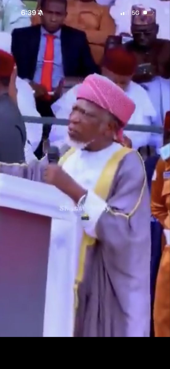 jcokechukwu's tweet photo. Amazing how @BwalaDaniel and all the @OfficialAPCNg clowns who descended on Cardinal Onaiyekan for speaking truth to power, have suddenly lost their metered voices, over the highly inflammatory and provocative statements of this creature here 👇🏾 https://t.co/Hi5uD7TPQg