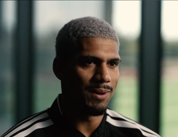 AnfieldPapers's tweet photo. Ronald Araujo on Darwin Nunez

“He called me actually. He told me whatever you do, don’t get sent off in your first game at Anfield. (Laughs)” https://t.co/0PS9zzkAFA