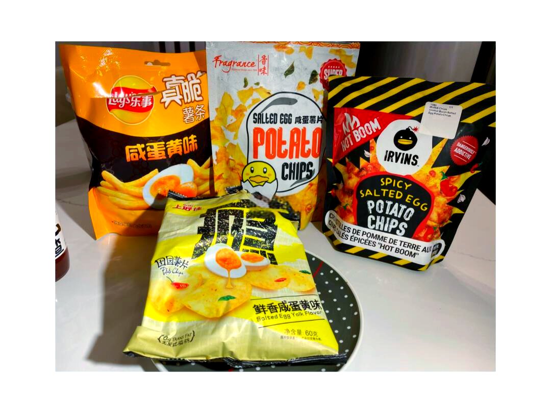 MagicalDuo's tweet photo. Just grabbed the yummiest salted egg yolk potato chips from the supermarket! Already split half with my desk mate – good snacks are meant to be shared, right https://t.co/pT2QDneoZK