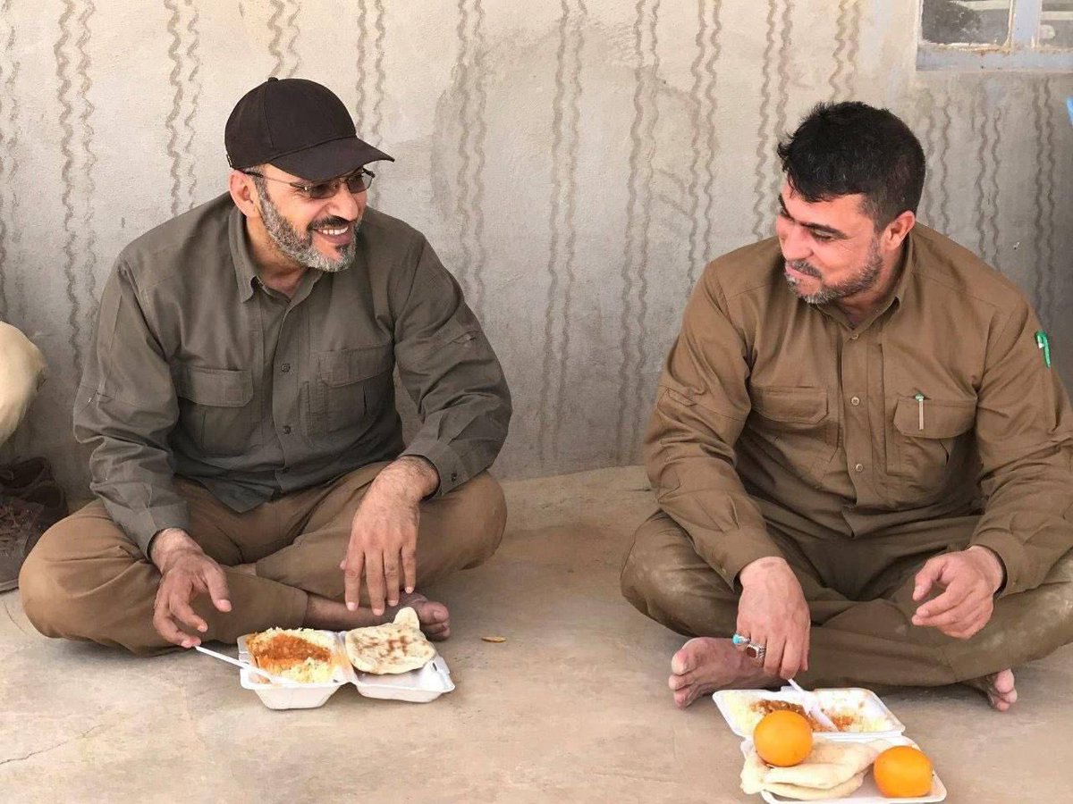 zahraalhuoseni's tweet photo. رجال الحسين ما عرفوا ترفاً بل عُرفوا لساحات الحرب دفاعاً عن الحق قادةً شجعان
#العراق #المقاومة https://t.co/JI4AEFNMmF