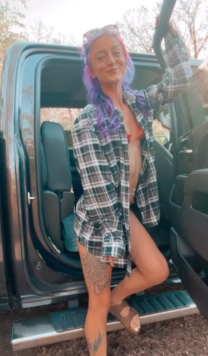 OutdoorWiscgal's tweet photo. Can I borrow your flannel? https://t.co/fAz47YFolJ
