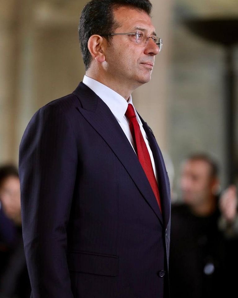 posttmodern's tweet photo. — Ekrem İmamoğlu (Çerçeve Yasa Hk.): 

“Genel Başkanımız Sayın Özgür Özel'in açtığı yeni siyaset yoluna, büyük mücadelesine ve liderliğine inanıyor; bütün uyarıları ile ortaya koyduğu üstün kararlılığı yürekten destekliyorum. 

Bugün aldığı kararın altına imzamı atıyorum.” https://t.co/Hcpy96GuxS