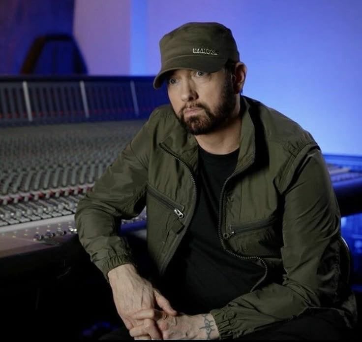 Cristina87Em72's tweet photo. Music is more than sound . @Eminem ❤️🔥 https://t.co/xexnl7OLSD