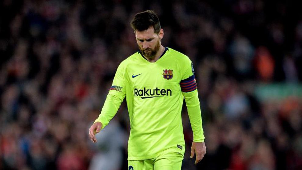 raphinhaclaroqc's tweet photo. @ConnerJCole_ Iconic for the wrong reasons, whenever i see this cursed kit I always think about the match vs liverpool https://t.co/BRF43hkxdk