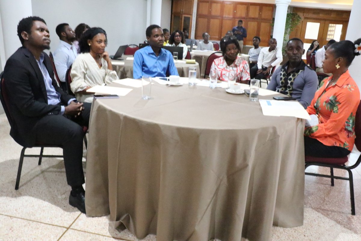 UNFPAHaiti's tweet photo. Le Groupe de Communication des Nations Unies a organisé une Session d’information sur les Objectifs de Développement Durable et l’architecture du Système des Nations Unies à Pétion-Ville, le 10 août 2026, avec une 50aine de jeunes. @AnoutiSamir @KouassiNicole @UNHaiti https://t.co/SgBnrckPeq