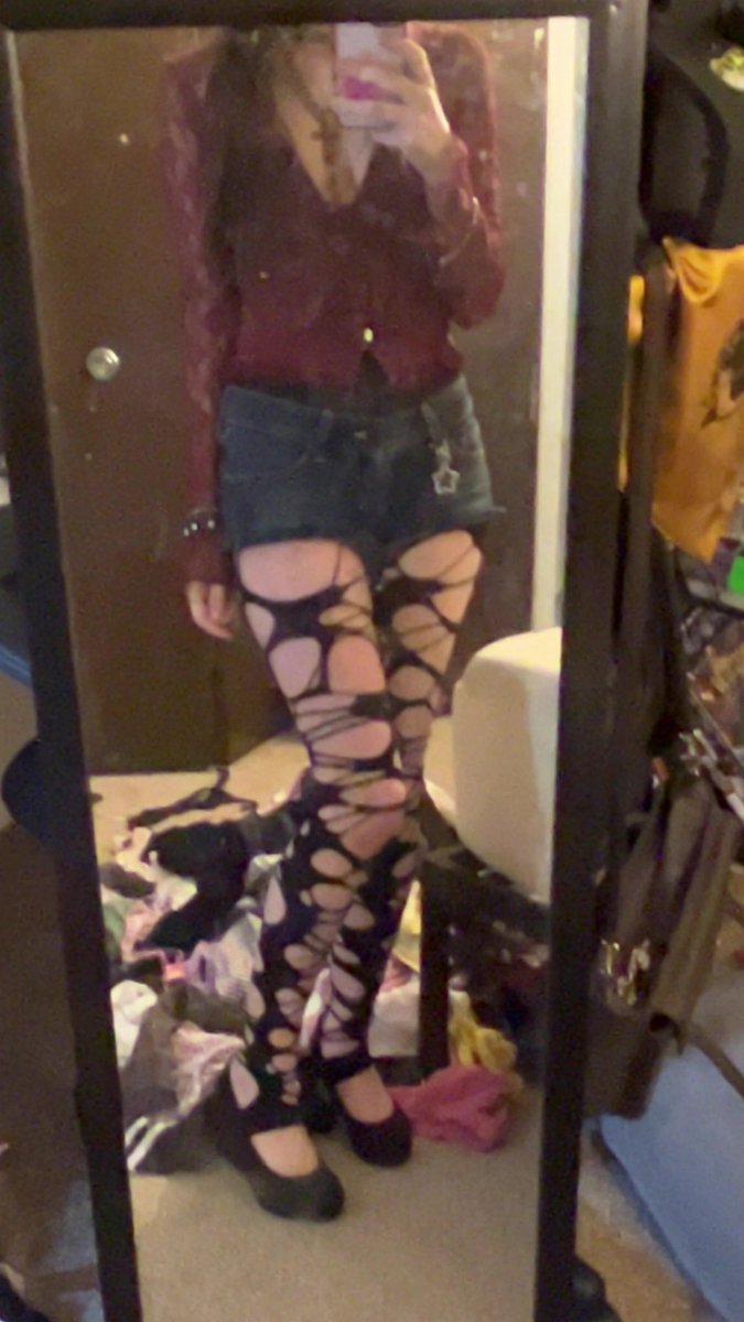 txtblossom's tweet photo. Outfit of the day!! Going to the mall super excited :3!! ^_^ 
#mall #cutie #ootd #boostme https://t.co/IFybbMG5r4
