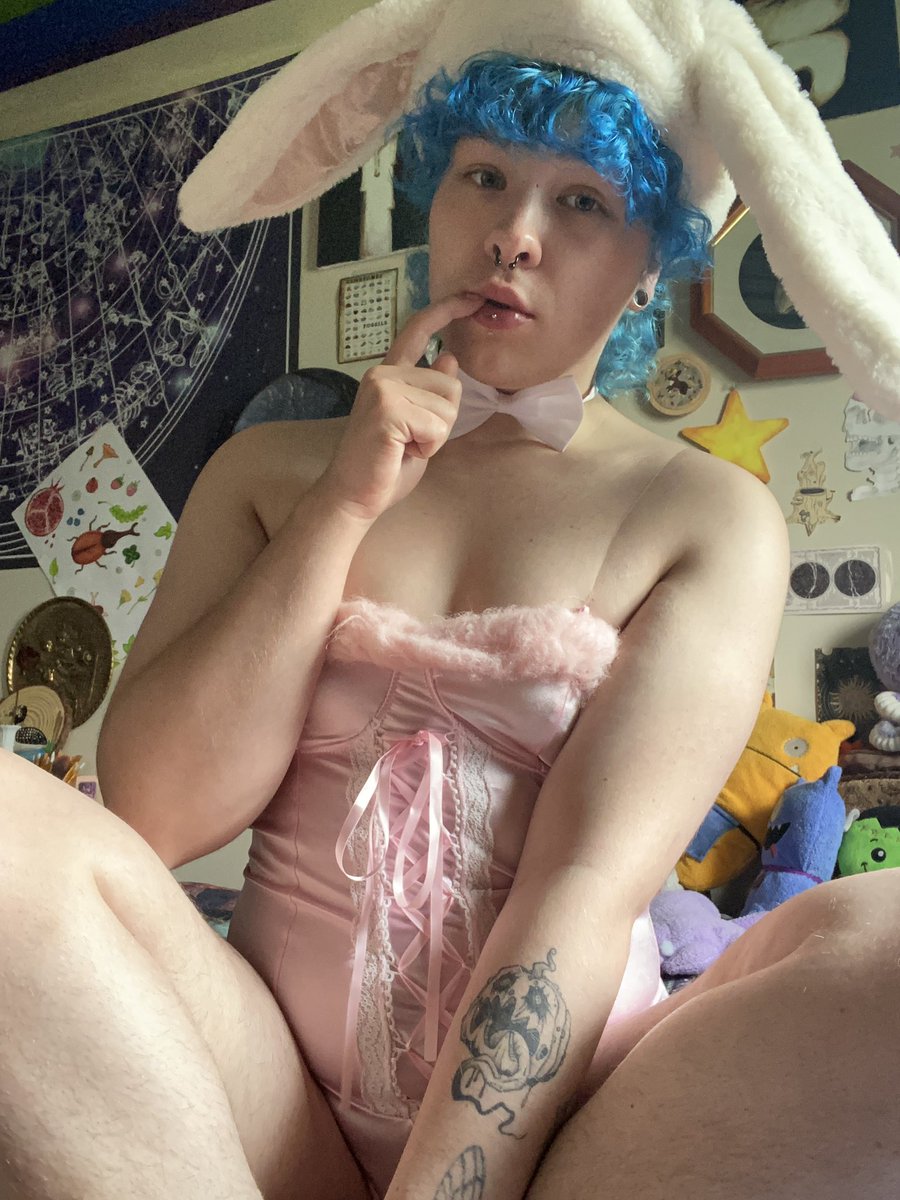 p1x1eboyfr1end's tweet photo. Bunny boy ready for breeding🐰
OF in bio for more explicit content
#nsfw #nsfwtwt #onlyfans #bunnyboy #bunnycostume #transftm #femboy https://t.co/QwjXxtIUNm