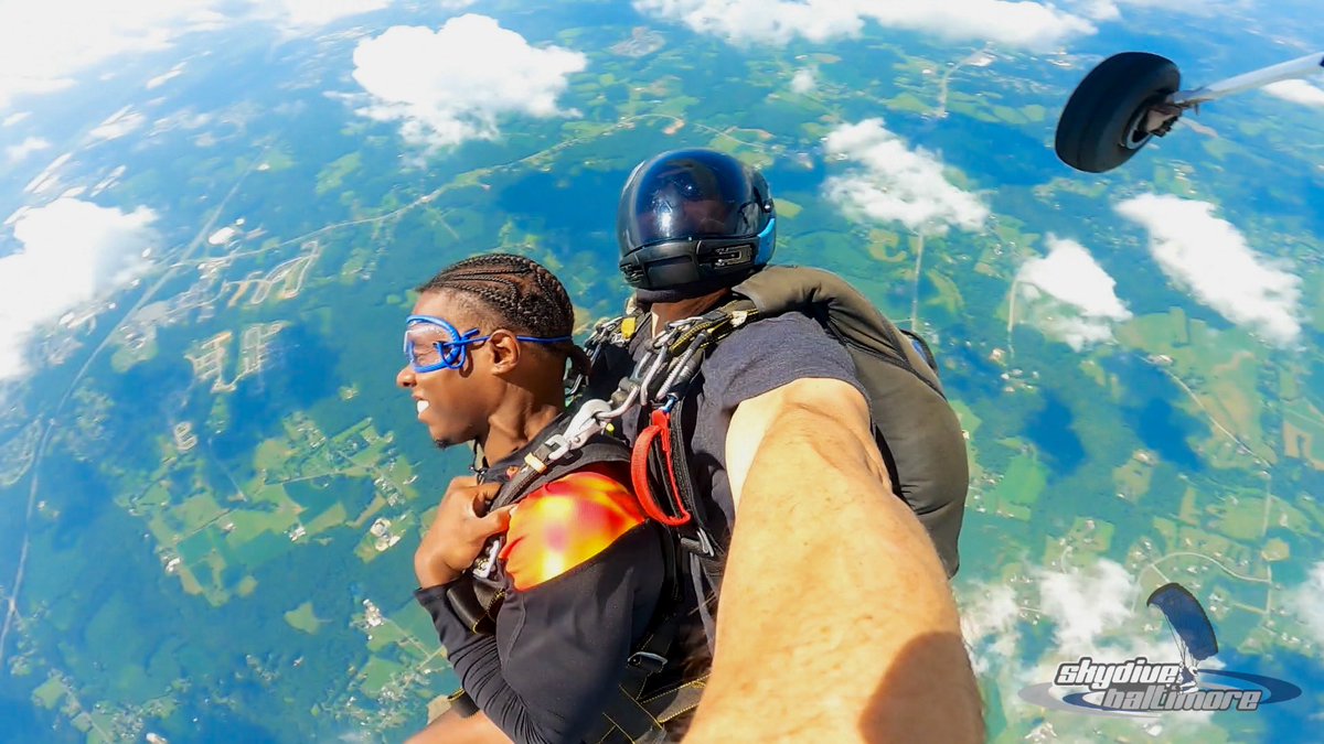 Wedontknowhim's tweet photo. Adding skydiver to my resume https://t.co/MicRx9qQAR
