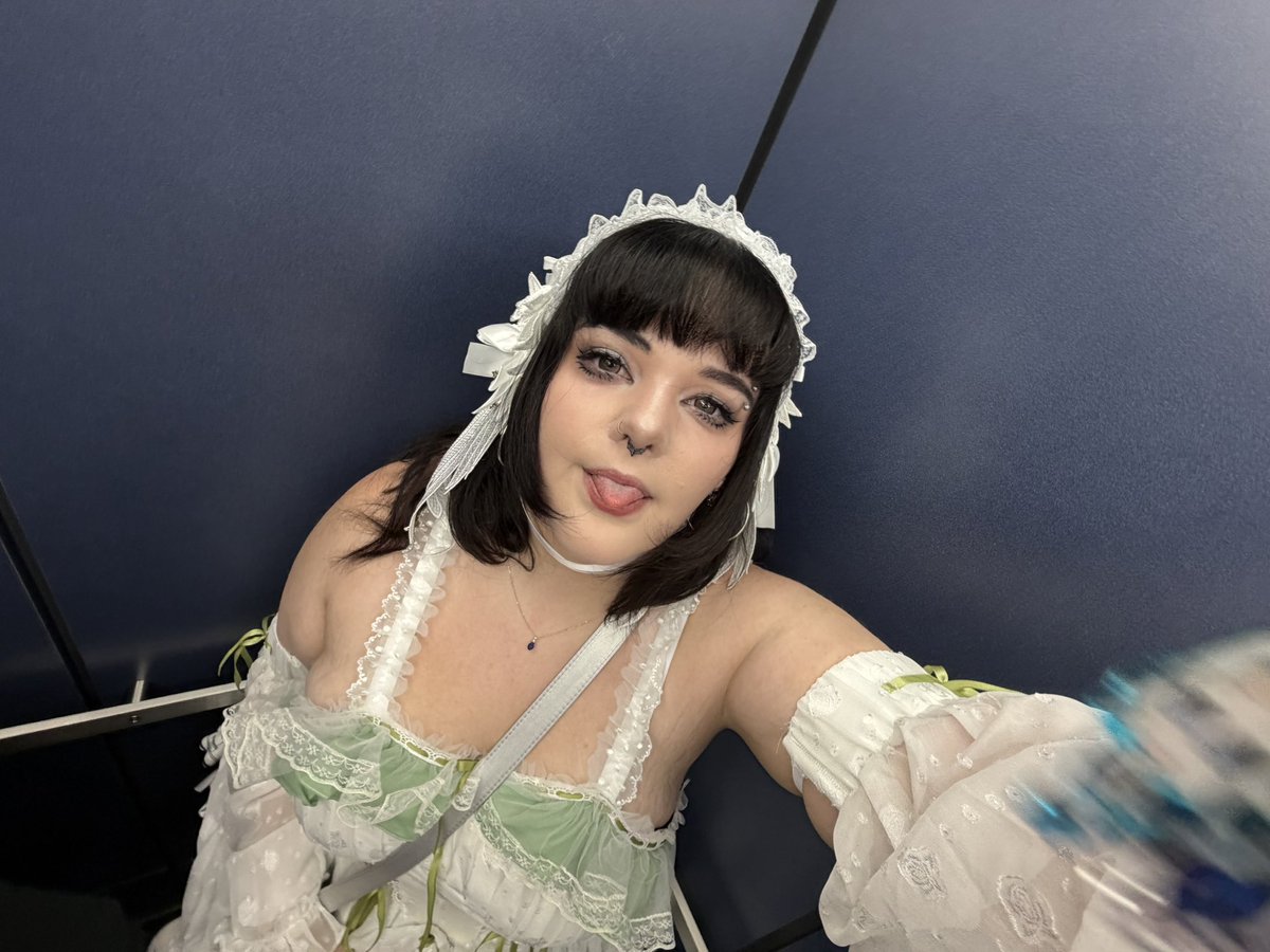 Rinoyoru's tweet photo. Copying aerith,,, ANIMETHON WAS BEAUTIFUL!!! This was me all 3 days 😝❤️‍🩹 #animethon https://t.co/h4Ku3oKuCU