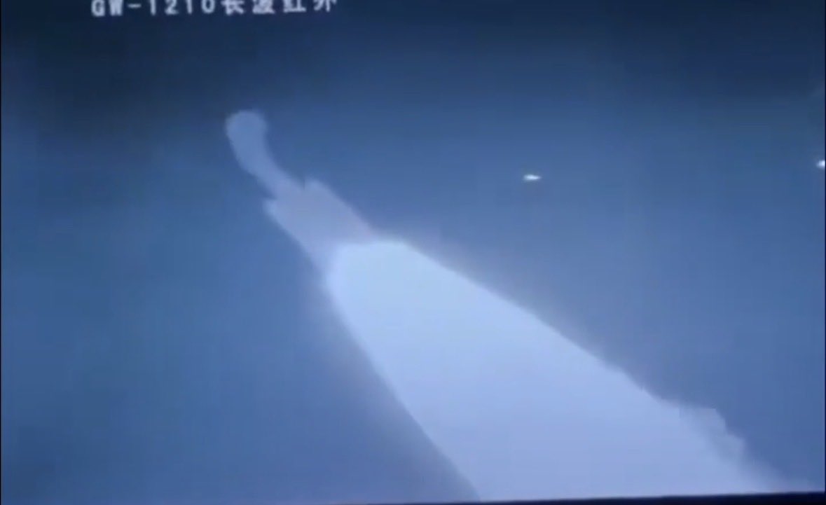 peterrhague's tweet photo. What I think I’m seeing:

1. Flight looks normal until max q
2. Second stage tanks buckle judging on where the bend seems to be, compared to pictures of the rocket on the pad
3. Tanks rip open and LOx cloud appears. First stage plume seems largely unaffected
4. Second stage is basically gone, first stage and boosters briefly continue flight until FTS triggers