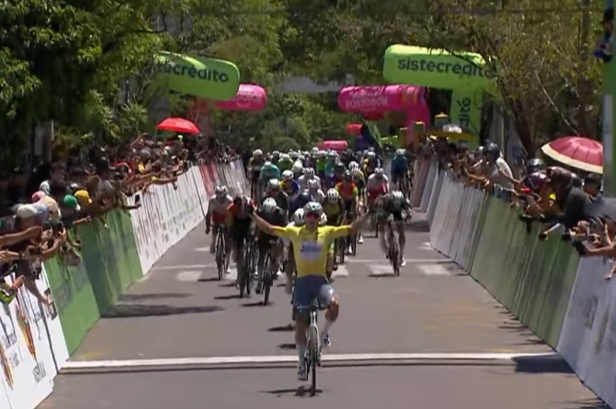 nuestrociclismo's tweet photo. ⏩⏩ https://t.co/Pg9kunpNI7
Vuelta Colombia🇨🇴, et.3: Wilmar Paredes y su "hat trick" que ya lo pone en el TOP-3 de varios hechos históricos y rankings internacionales actuales
#EnContexto
#VueltaAColombia2026 #ciclismo #cycling #VColombia2026 #CiclismoColombiano #colombia https://t.co/vcKrJinMmU