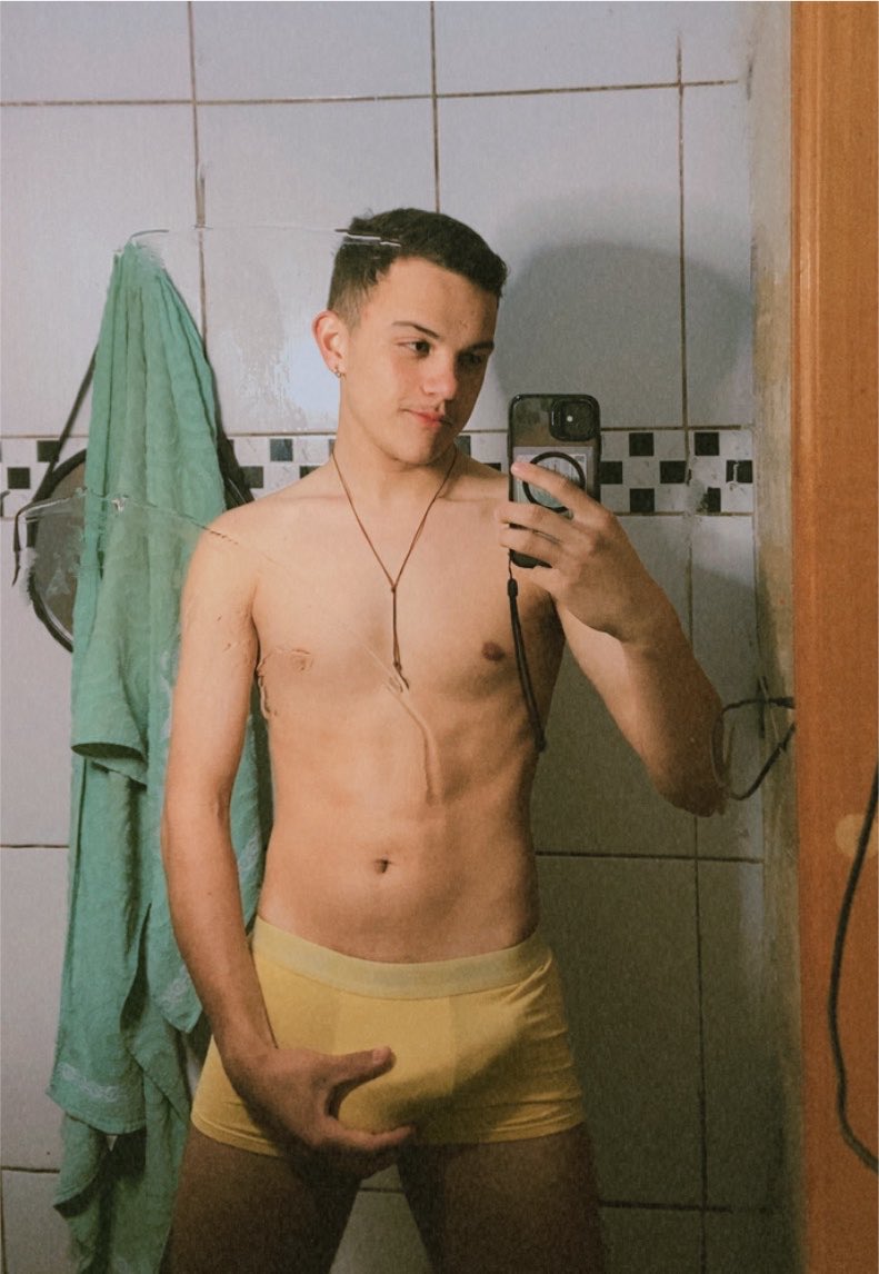 kzyn077's tweet photo. @leomartinzs @TheusNovinwl1m Tmb quero hahsga https://t.co/ovXK5aD3dC