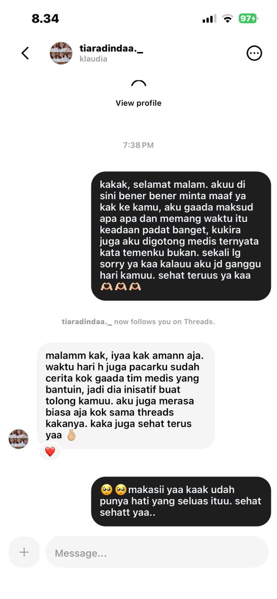 alvcvyyy's tweet photo. @Hidupsebagai62 hi kak, yang kakak post itu akun temen aku. temen aku gada niat apapun kak dia cuma mau say thank u aja. bisa tolong di takedown ga post an ini? bliau ga nyaman kakak post, bliau jg udah minta maaf ke pacarnya kak. takedown ya kak, jangan menggiring opini. thank u https://t.co/xjajDlmQOz
