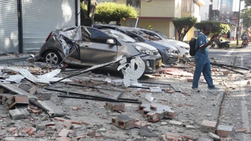 inevita_ble's tweet photo. ¡Hola chicos! 
Un terremoto de 7.4 sacudió Colombia, dejando decenas de víctimas, 50 muertos hasta ahora y graves daños en varias ciudades como Cali, Pereira y Manizales.

Estaré recopilando en este hilo las formas verificadas de donar y ayudar.
Si no puedes donar, difundir también es ayudar.