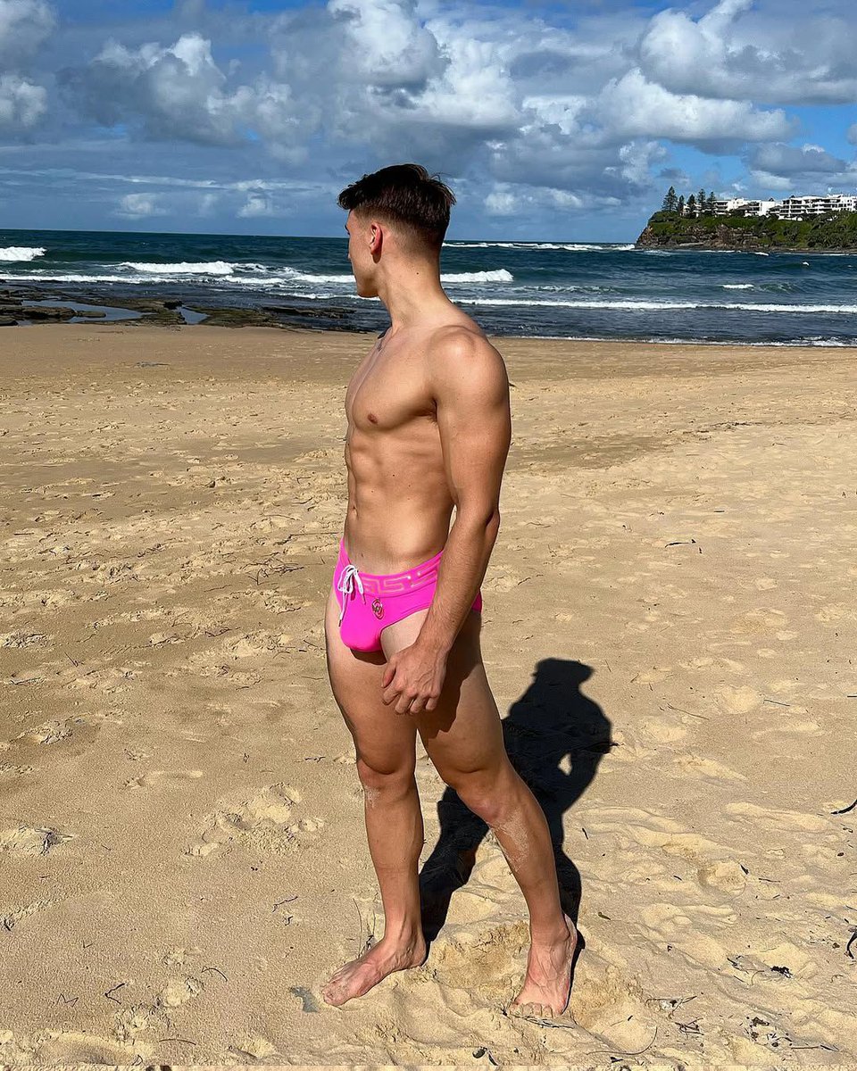 _ModusVivendi_'s tweet photo. Turn up the heat with bold swimwear style. The Glam Meander Classic Briefs are designed to stand out, blending a vivid statement color with a clean, confident fit.
Featuring: @mase_2001_
#modusvivendi #thewayoflife #madeingreece #mensswimwear #mensstyle https://t.co/kjphFFjHP5