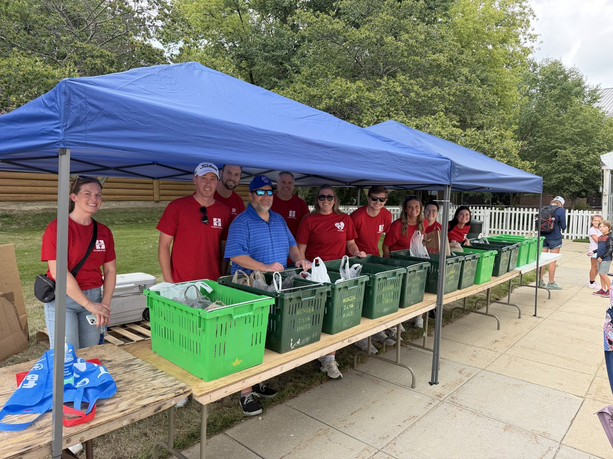 HydriteCo's tweet photo. The @wistatefair kicked off last week, and our team is proud to give back! Through #HydriteHelps, volunteers joined @hungertaskforce to collect donations at the gate and support the fight against local hunger 💙 Thank you volunteers! Learn more: https://t.co/UkBQhznKJx https://t.co/YIOGbrJhm1