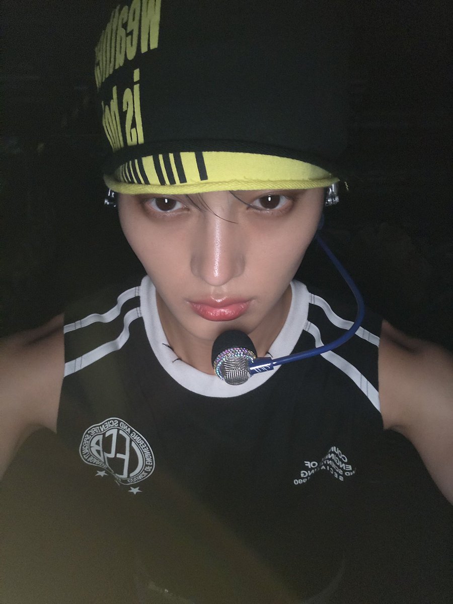 lovelytaenia's tweet photo. Sunshine proteccc sunshine โ๏ธ
#LuvitySelcaDay #LVTSD
#CRAVITY #TAEYOUNG
@CRAVITYstarship @CRAVITY_twt https://t.co/CT8vw9NwBE