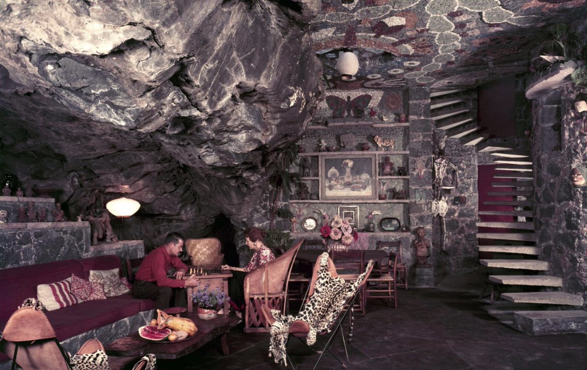 localmx_'s tweet photo. #Arquitectura En los años 50, Carlos Lazo imaginó viviendas populares excavadas en una barranca en CDMX. Así fue el proyecto de casas-cueva en Belén de las Flores y por qué desapareció.
https://t.co/Gu2dUWAxch https://t.co/KygGtiUG0W