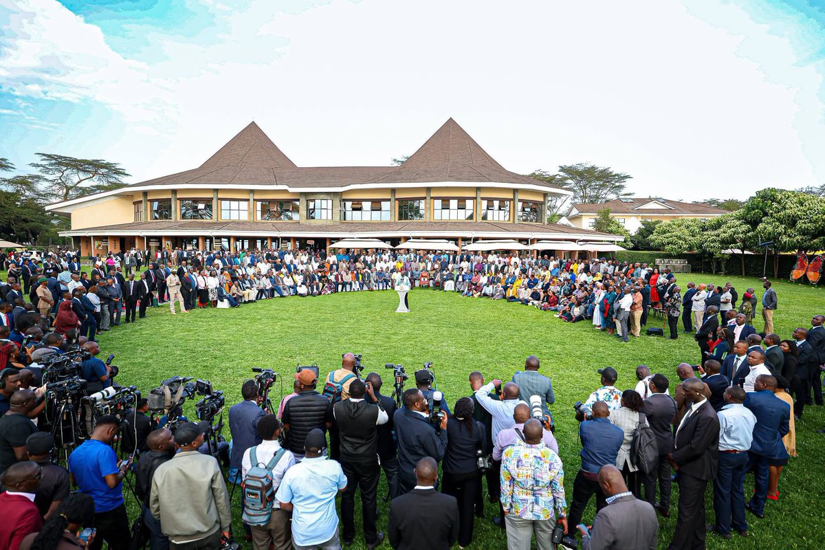 RobertAlai's tweet photo. Attendance of Broad-Based PG;

312 MPs out of 349
48 Senators out of 67
Governors out of 47 

Then someone tells you that the ODM-UDA coalition is dead. Serious jokers in Kenya. https://t.co/Fvr4n1yCLk