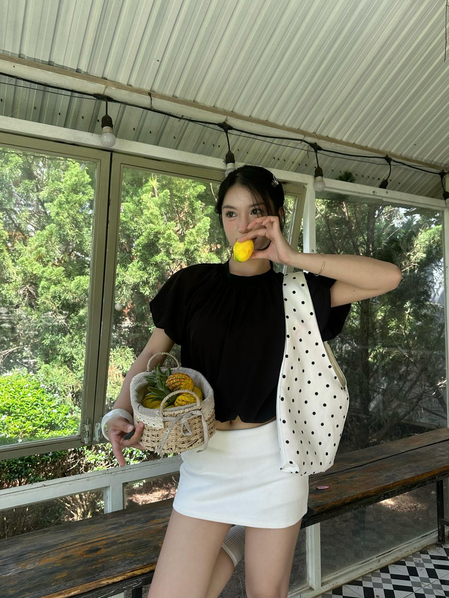 vmin130613BTS's tweet photo. Một chút sắc vàng ngọt ngào cho ngày tràn đầy năng lượng 🍋 https://t.co/lmQjMqfjMW