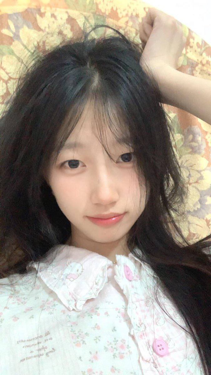 mmmamaaa's tweet photo. 虽然很贫穷，但应该会有人喜欢吧 #女高 #贫乳 https://t.co/sfxCTAwjRv