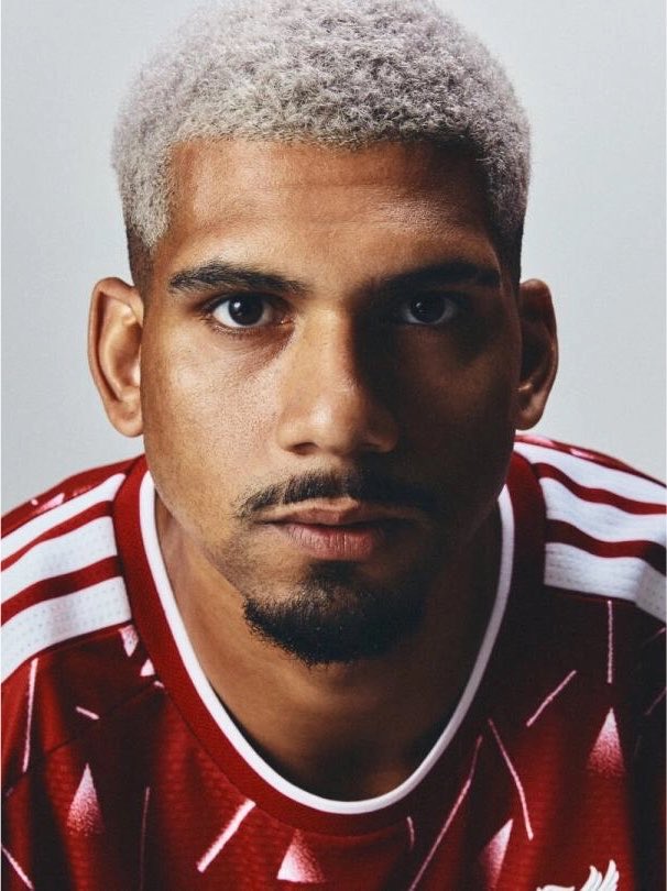 LFCTransferRoom's tweet photo. Ronald Araujo on playing alongside Virgil van Dijk:

“We all know what a great player Virgil is. He’s a real reference point for the team and he’s a kind of role model and reference for me personally as well. I’m looking forward to lining up alongside him hopefully and spending time with him both on the field and off it as well.”

“I am excited to have the opportunity and enjoy learning from him, playing alongside him. With hard work, I think we can achieve good things together as a partnership and as a defence.”
