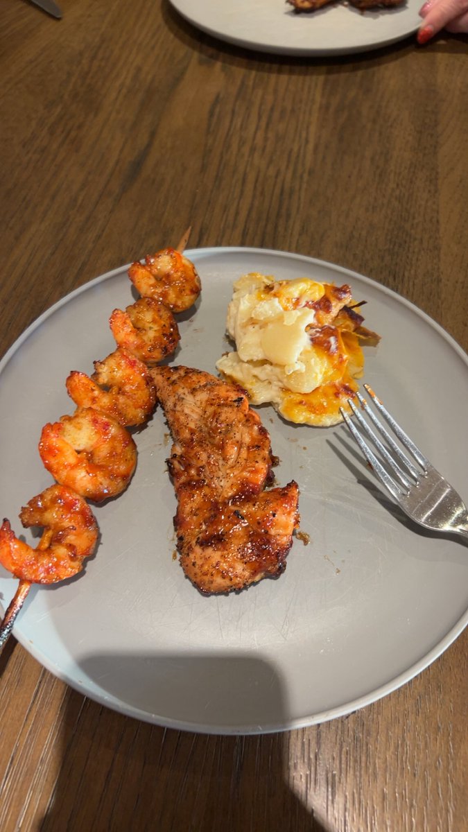 JohnGergely25's tweet photo. Eating good! First day of football camp 8-10 and 4-7:30. Staying hydrated and eating proper nutrition! @CoachKevinMay @CoreyDinger @Anthony_kellar7 @jaylon20Doss https://t.co/3eI7E1tFFT
