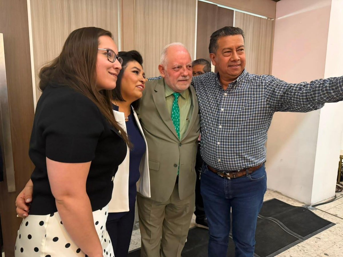 ExpresSanLuis's tweet photo. #SLP Oficialía Mayor anuncia aumento de 3.5% al salario de burócratas | El ajuste contempla además siete por ciento en prestaciones y deriva de acuerdos con las representaciones sindicales. https://t.co/w5AmReMrFN https://t.co/0ZAMjxz1bc
