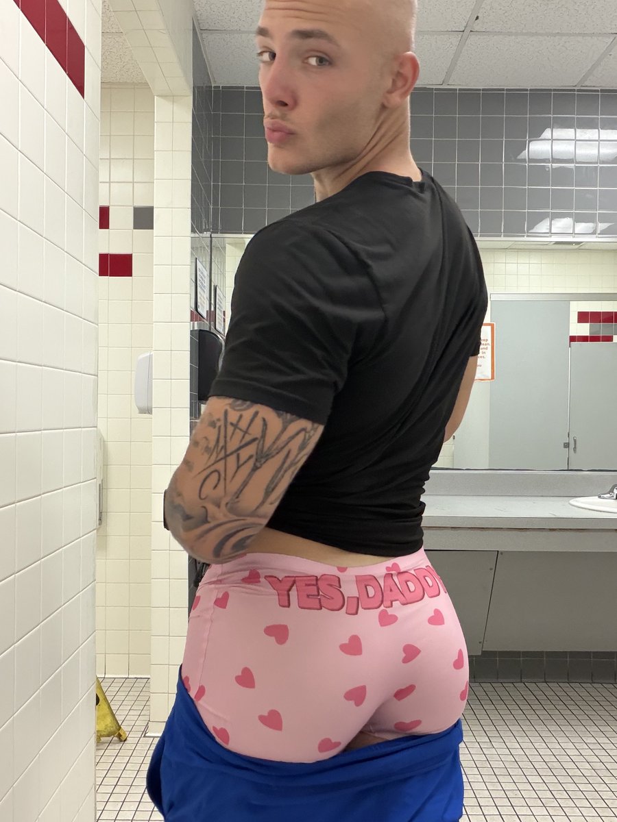 SeanKeegren's tweet photo. Yes daddy 🤭 https://t.co/Z9kJEJLSpm