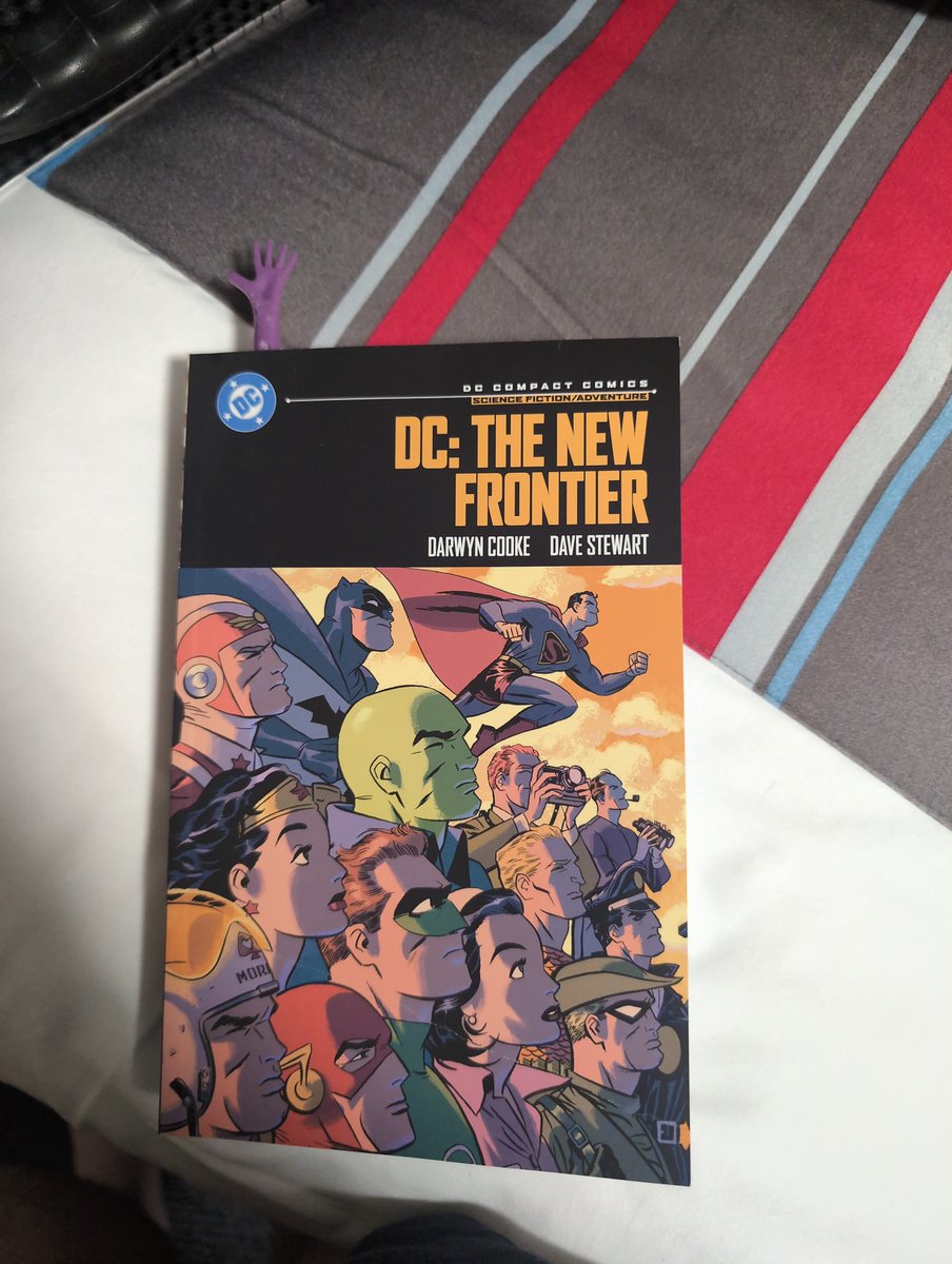 ComicAntsCorner's tweet photo. Thank god for Darwyn Cooke and thank god for compact comics https://t.co/cCl37fY1BQ