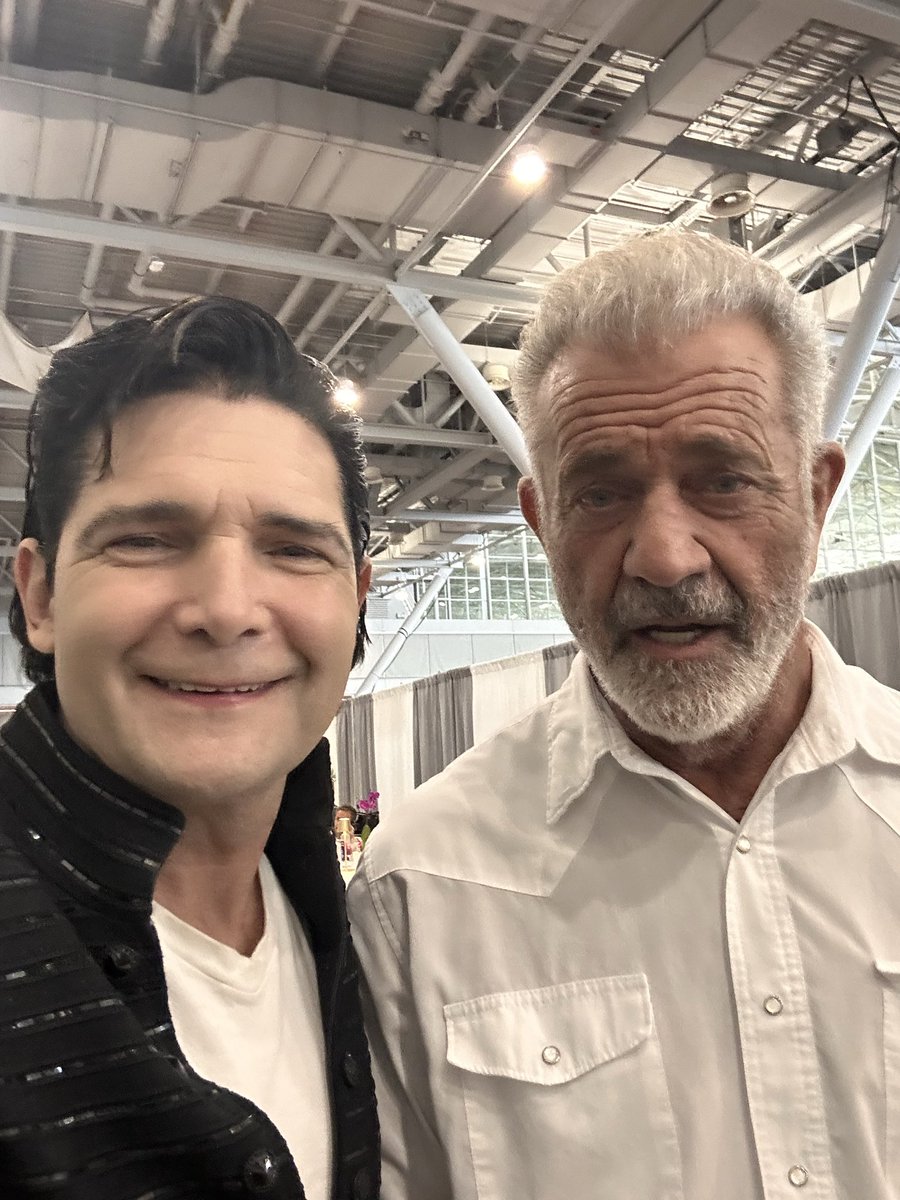 Corey_Feldman's tweet photo. FUN BUT LETHAL WEEKEND @FANEXPOBoston RAN N2 SOME OLD &amp; NEW FRIENDS! #MELGIBSON &amp; #DANNYGLOVER PLUS #THEBOYS #CAMERONCROVETTI &amp; HIS BRO, &amp; #STEPHENPEARCEY FROM #RATT STOPPED BY 2 SAY HI! https://t.co/zs5zfhGRnA