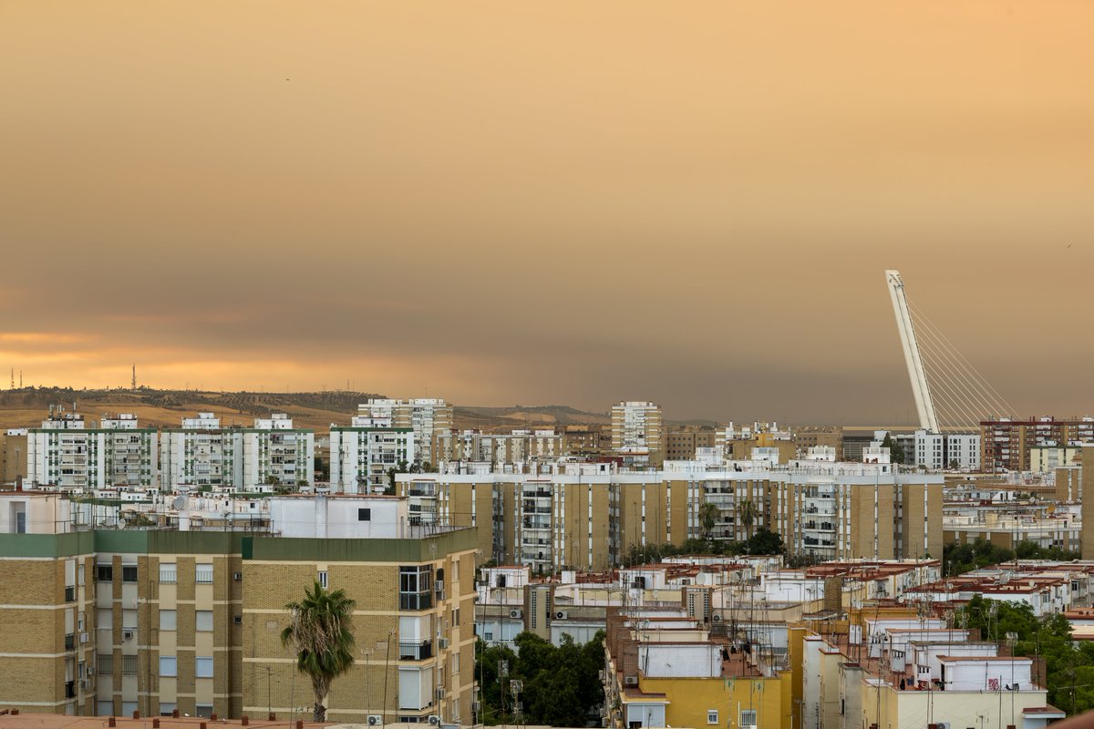 DavidLimaLimon's tweet photo. Incendio forestal de Niebla (Huelva) desde Sevilla 💔

#Niebla #IFNiebla #Huelva #Sevilla @canalsur @rtve @Meteohuelva https://t.co/5IJ5jnAE30