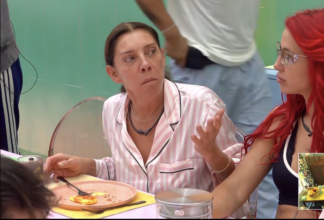 vayavayatv's tweet photo. Pleitazo 🚨
Cynthia : hay otros que dejan la cocina un muladar y aguanto vara 
Aldo : todos estamos aguantando vara aquí no estamos en un spa, entonces no seas tan delicada 
Cynthia: no, no soy delicada 
Aldo: bueno, roncas cab.. y no me empu… 
Cynthia : pues yo si me puedo empu… no me estés ching.. aguanta tu cab… 
Aldo : yo aguanto 
Cynthia : a mi no me estés chingan🤬
Aldo: a mí menos Perra, quieres pedo yo te tiro pedo 
; porque no nada más roncas, ching.. aparte 
Cynthia : ¿y qué? 
Aldo : ¿y qué qué? Ching .. tu madre 
Cynthia : no tengo güey #LCDLFMX