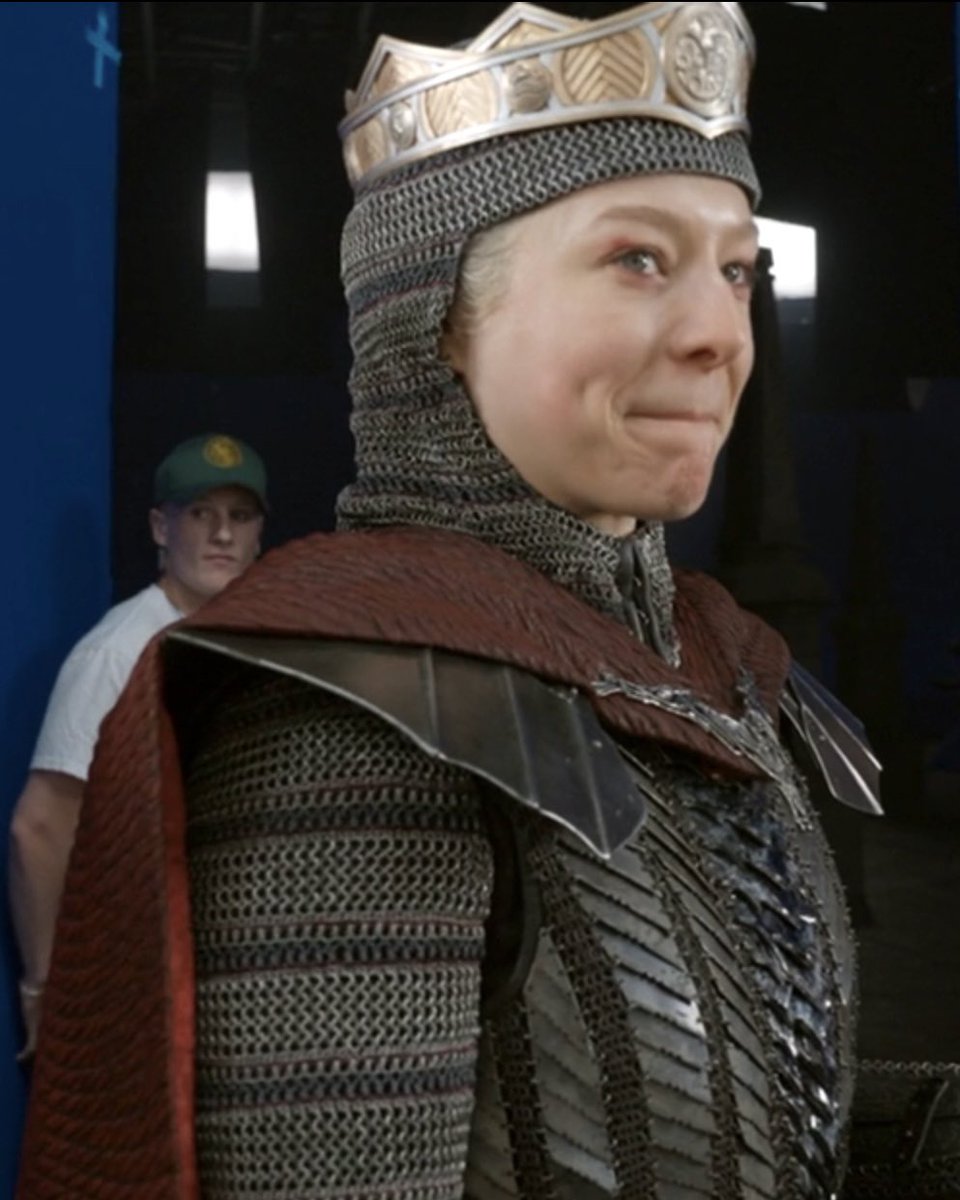 nyrhae's tweet photo. being in full armor activates their goofiness gene https://t.co/1pypvAid2h