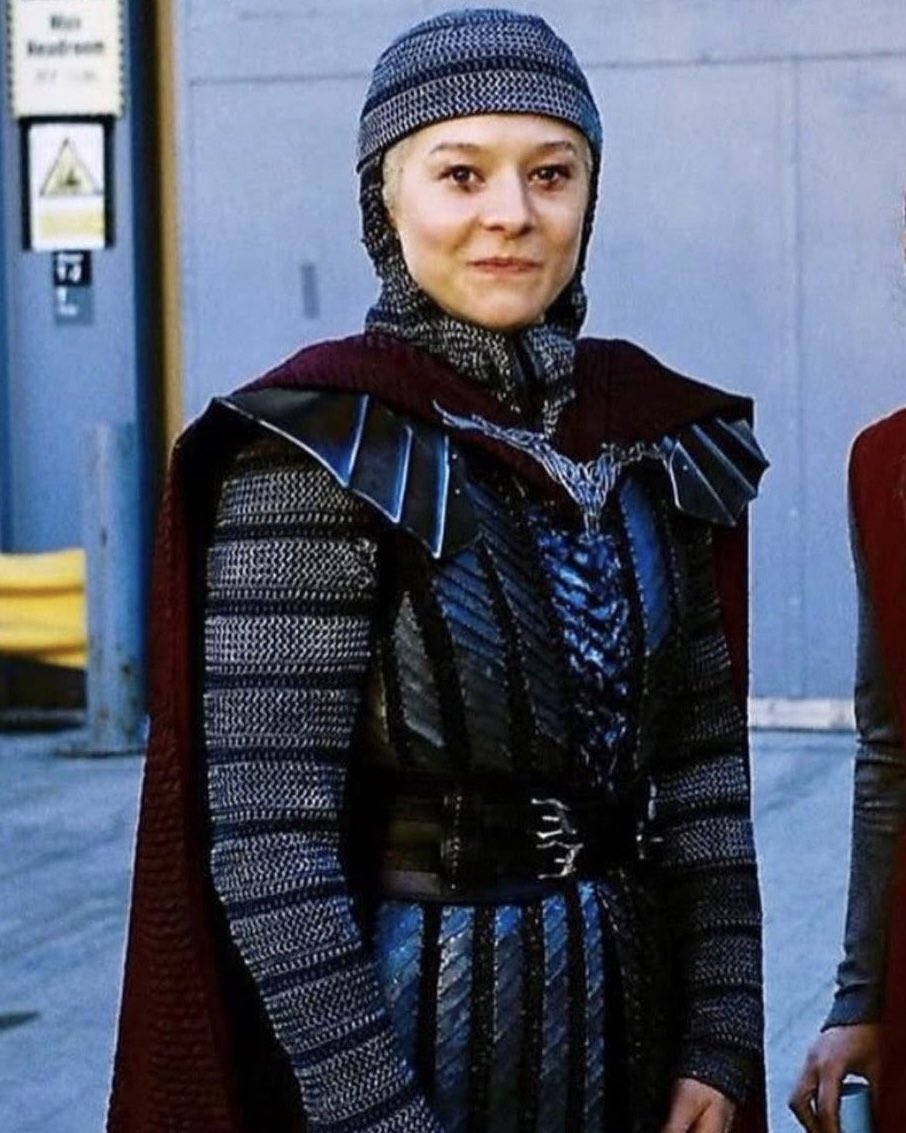 nyrhae's tweet photo. being in full armor activates their goofiness gene https://t.co/1pypvAid2h