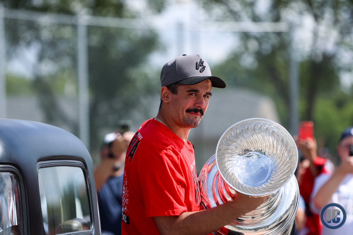 ICdave's tweet photo. Winnipeg has turned out for Stanley Cup champion Seth Jarvis.

It’s a massive crowd at Tuxedo CC welcoming the Manitoban back home.

Grace from @WinnipegNews told me first person in line was here at 5:30 AM for doors which opened at 1 PM.

More to come on https://t.co/UggUR7V1u6 https://t.co/OJ53kZ34P6