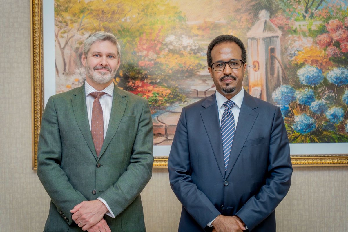 AmbGamal's tweet photo. Constructive engagement today with @TradeMarkAfrica CEO @daveghbeer and his delegation in Mogadishu. As Somalia expands its regional footprint, we discussed moving from policy commitments to practical implementation through trade corridors, trade facilitation, and capitalizing on opportunities under the EAC and AfCFTA. Our shared goal is simple: to make trade faster, cheaper, and more competitive for Somali businesses. Grateful to @EU_in_Somalia for their support.