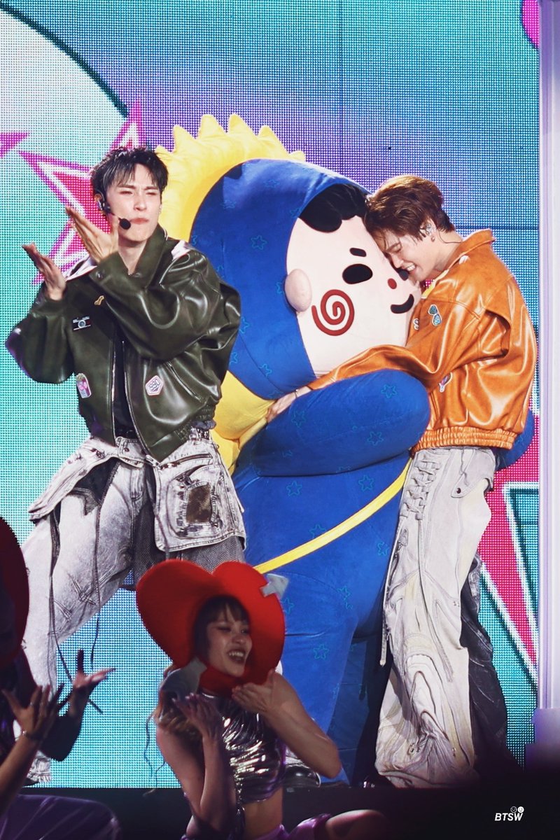 bbbittersweettt's tweet photo. บ้านนี้รักกันมากกกก และแด๊ดแปลก!

JUNIORMARK ALWAYS SUNNYMOON
#JuniorMarkConcertD3
 ﾟ⋆☼ #JuniorMark #จูเนียร์มาร์ค ⋆｡☾ https://t.co/wsPFpfFGGa