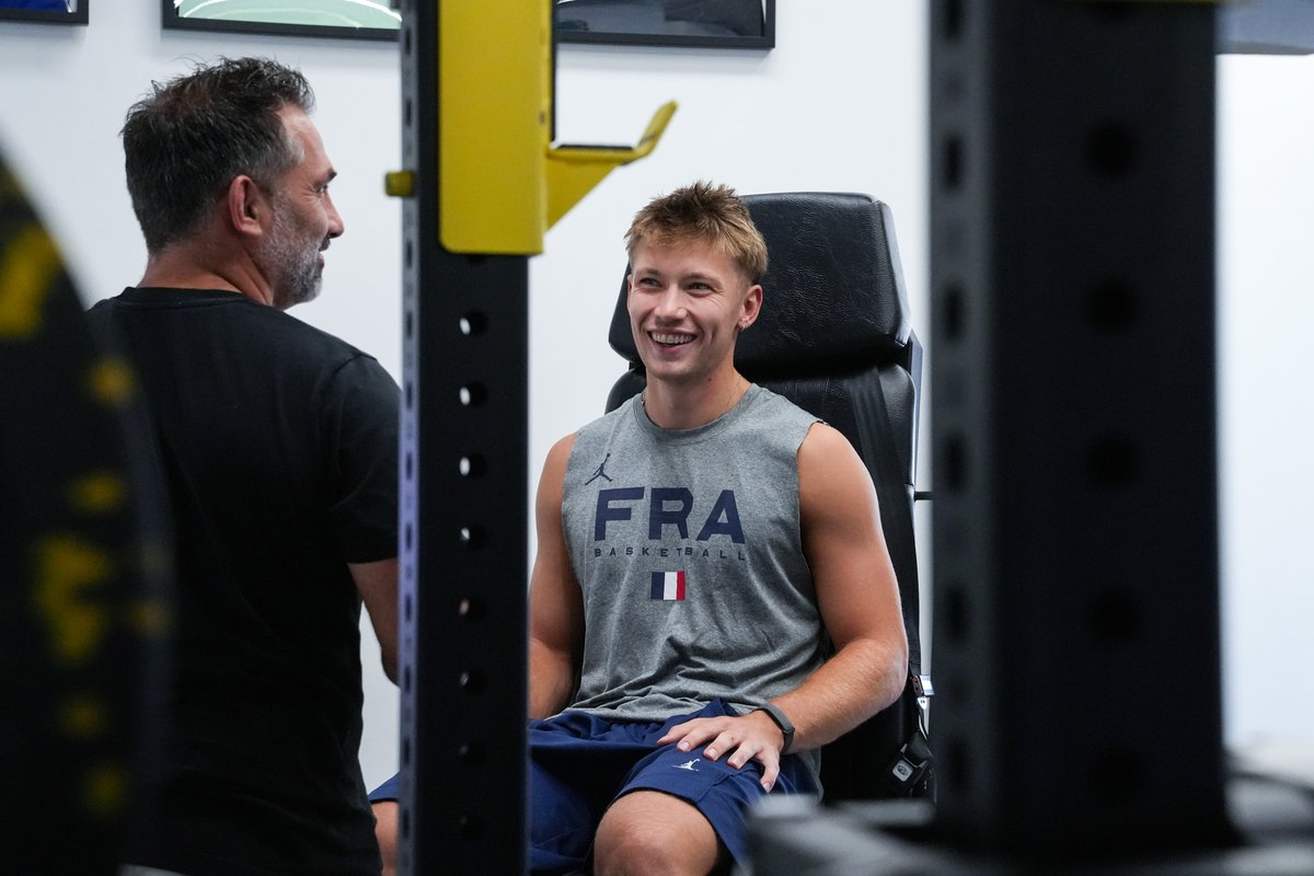 CaenBC14's tweet photo. 📷 Première journée, premiers sourires 😀
Ce lundi, les premiers tests �� l'effort et examens médicaux ont commencé.

🫡 L'occasion de croiser deux nouveaux visages aux côtés de Kentan Facey : Leo DeBruhl et Tyler Thomas

C'est reparti ! 🤩

#CBCFamily https://t.co/Qawd0KEESJ