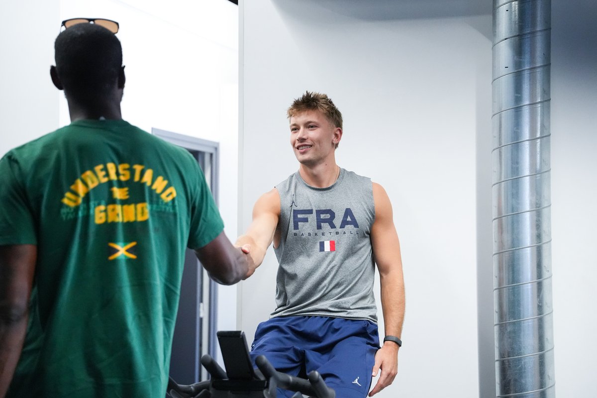 CaenBC14's tweet photo. 📷 Première journée, premiers sourires 😀
Ce lundi, les premiers tests �� l'effort et examens médicaux ont commencé.

🫡 L'occasion de croiser deux nouveaux visages aux côtés de Kentan Facey : Leo DeBruhl et Tyler Thomas

C'est reparti ! 🤩

#CBCFamily https://t.co/Qawd0KEESJ