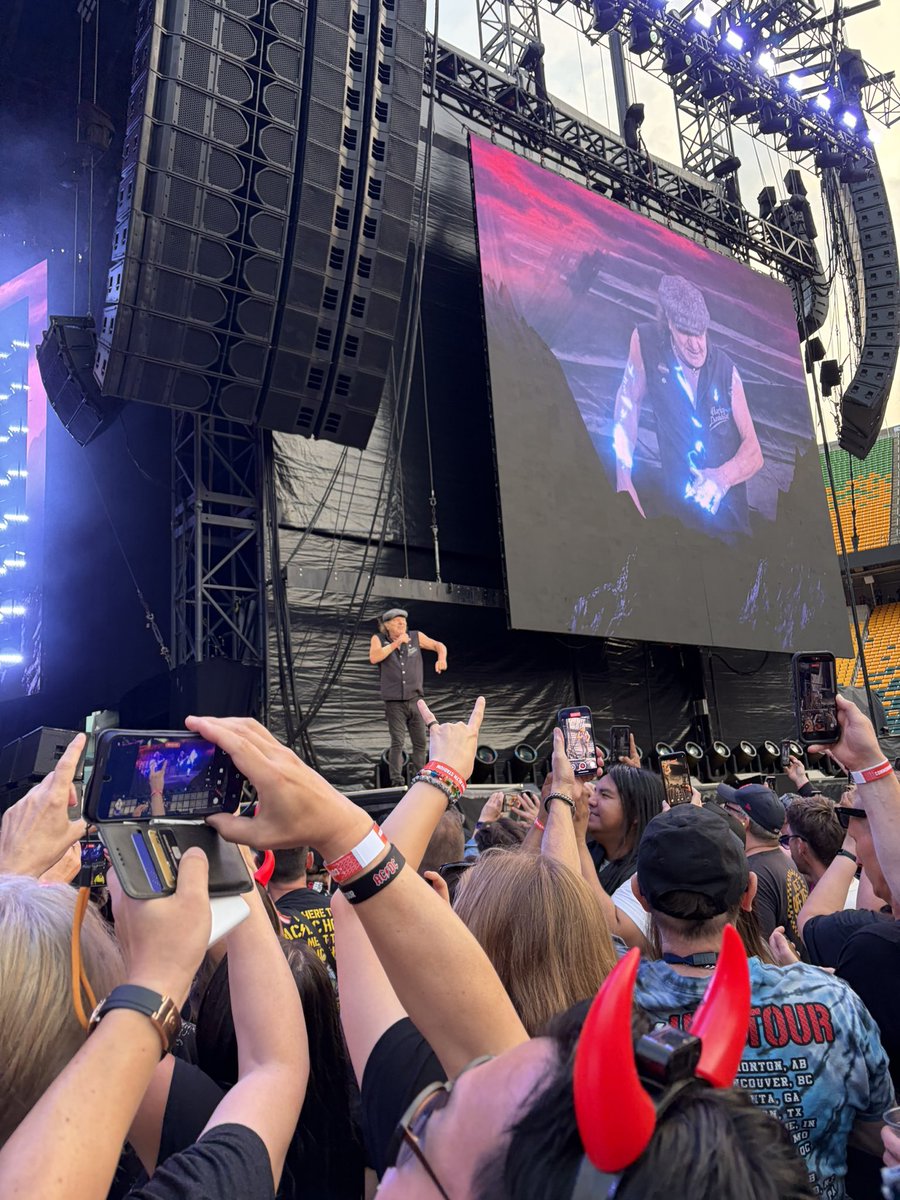 Dale1987's tweet photo. Last night, I was offered free pit tickets to AC/DC, and it was an incredible performance. I took lots of photos, but here are a few of my favourites.

I didn’t think my 2009 thunderstorm AC/DC concert would be topped, but this one was even more special. https://t.co/MjMv4NANIW