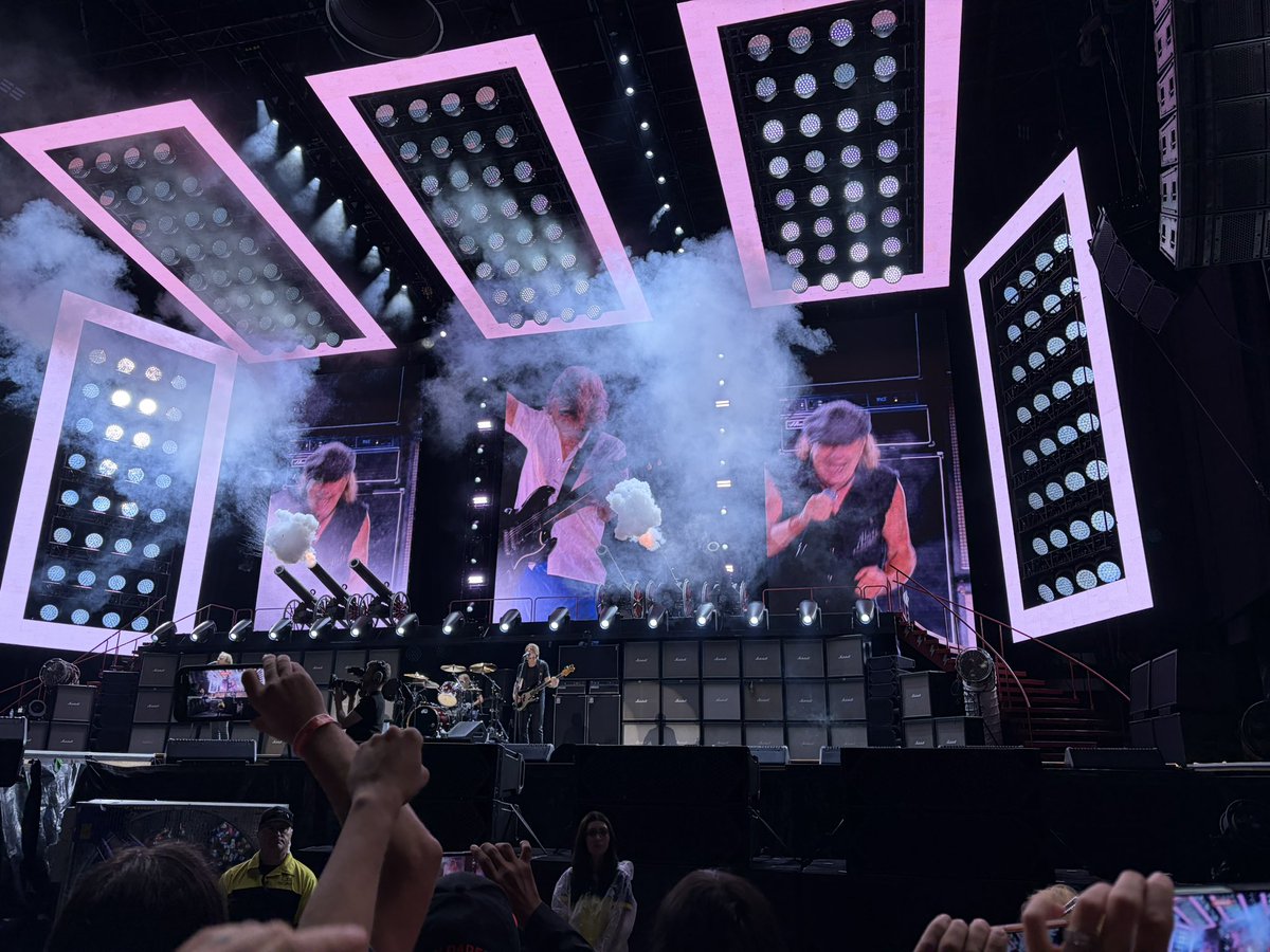 Dale1987's tweet photo. Last night, I was offered free pit tickets to AC/DC, and it was an incredible performance. I took lots of photos, but here are a few of my favourites.

I didn’t think my 2009 thunderstorm AC/DC concert would be topped, but this one was even more special. https://t.co/MjMv4NANIW