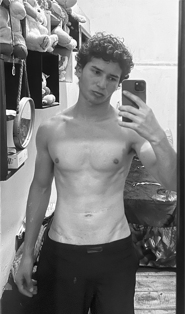 agus_kuffo's tweet photo. Fdj, ns si me veo mjr con el pelo corto o largo, hablen algo me aburro https://t.co/CPZxsZQ2nf