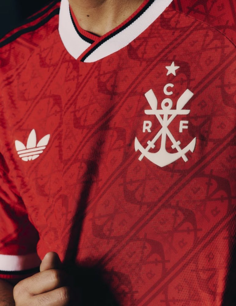 rod_lops's tweet photo. @tiraessabarba Maravilhosa, só prefiro o escudo sem contorno, tal como a adidas fez esse ano https://t.co/dc8X9plfPN
