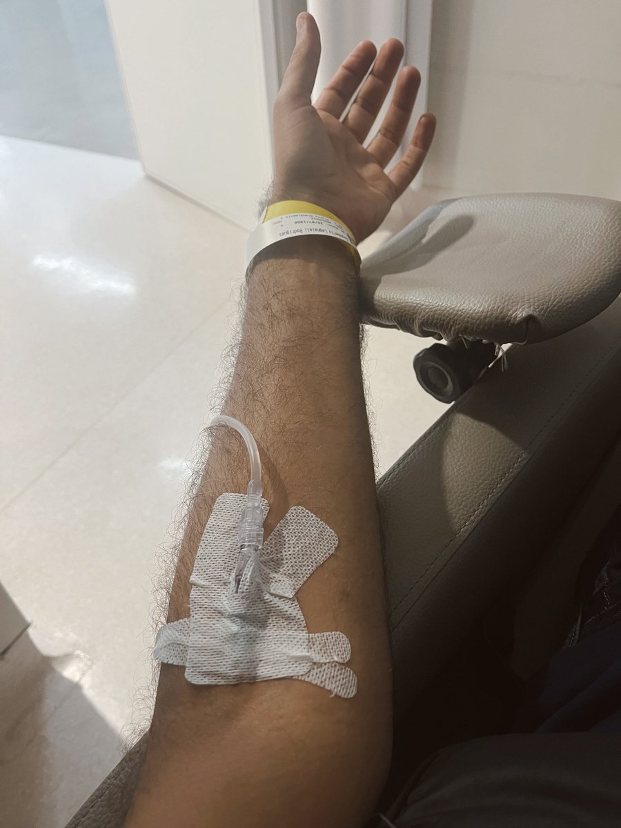 _daguito's tweet photo. 🚨Na sexta, um desconhecido pediu o isqueiro na Roosevelt. Emprestei, ele ñ conseguiu acender. Acendi pra ajudar: uma tragada no bolado dele e em segundos eu tava completamente drogado, à mercê de um golpe. Sorte que minha amiga chegou na hora. Fui pro hospital, mas tô ótimo já👀 https://t.co/LhPOtLnrc2