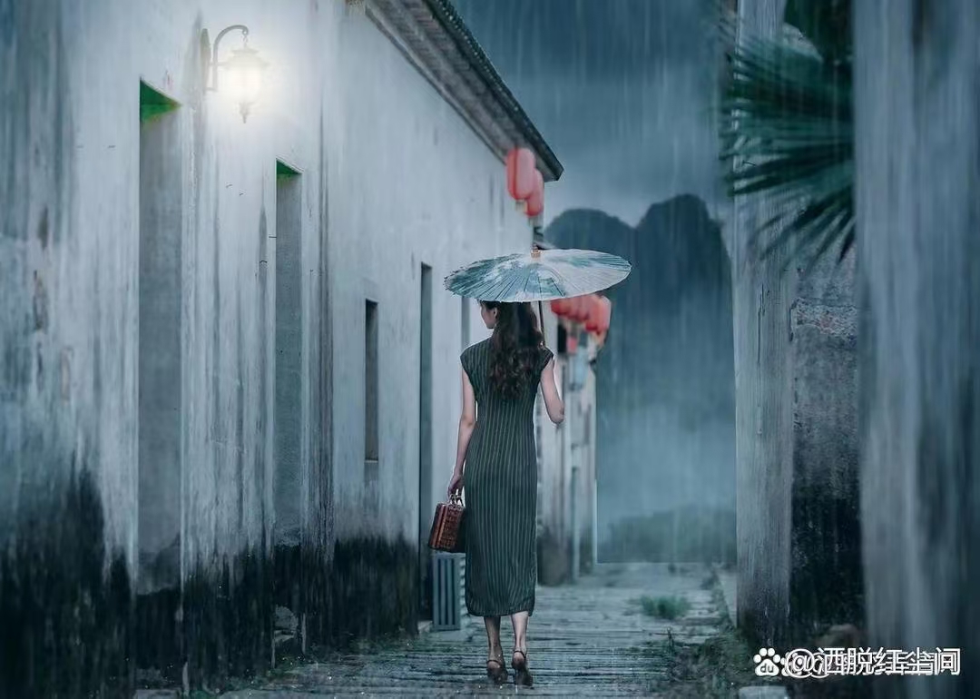 Carl1625733's tweet photo. A stranger handed me an extra umbrella and smiled when I was stuck in the sudden downpour. Small acts make such big warm moments. https://t.co/dQS6kX94Li